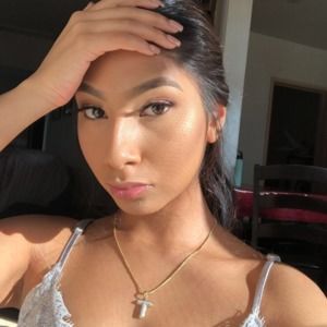 Meet your Posher, Esmeralda